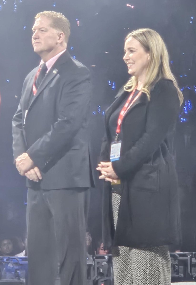 dherrera_SHS's tweet photo. District 10 Advisors getting recognition at State DECA. 20 years of service, wow how time goes by so fast when you are having fun. Have enjoyed every District, State, and International competition with all our Bulldogs. #SHSDECA #experiencethedifference https://t.co/LyqU5JLSTL