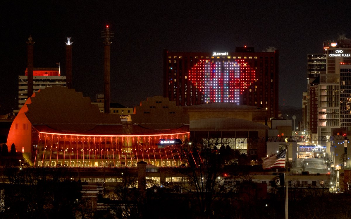 Last night Kansas City's downtown Marriott was lit with a red heart after Wednesday's mass shooting at the Chiefs Super Bowl celebration. @KCStar