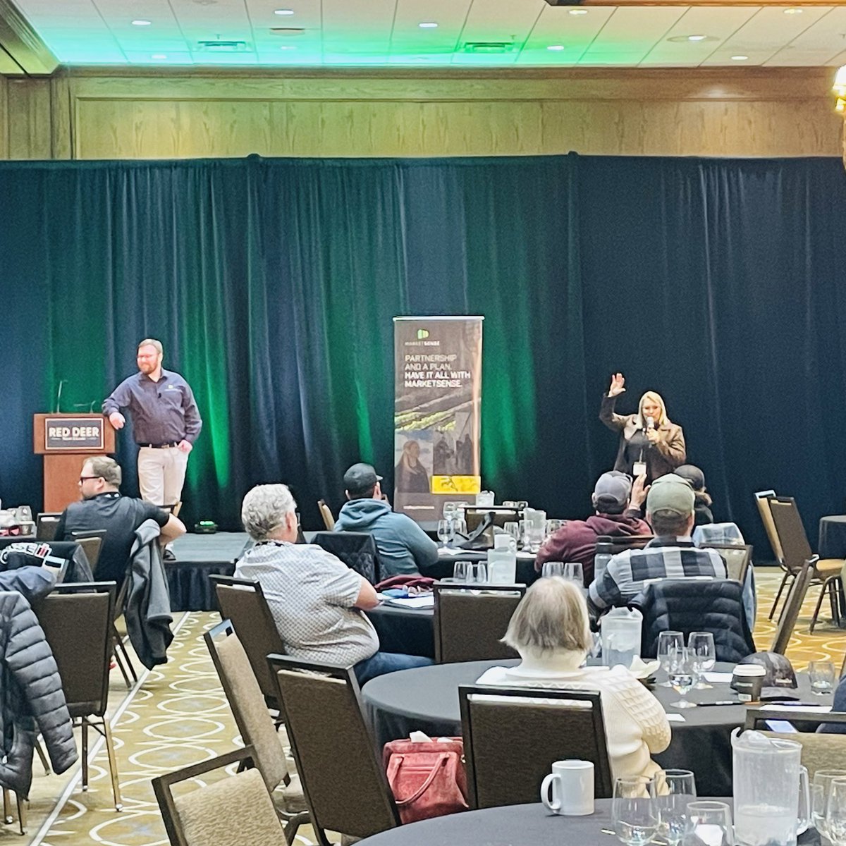 CargillAgCanada's tweet photo. Breakout sessions happening this morning at Red Deer #ThinkTank24. Our #MarketSense teams are sharing their perspectives on support and resistance lines, market outlook on peas and oats, and the importance of “what if” scenarios & grounding your individual situation in marketing. https://t.co/k13ShfzVip