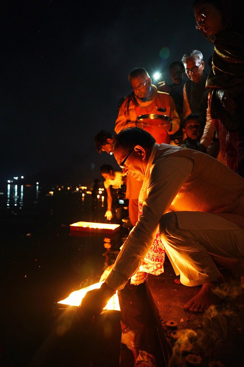 त्वदीय पाद पंकजम नमामि देवी नर्मदे!