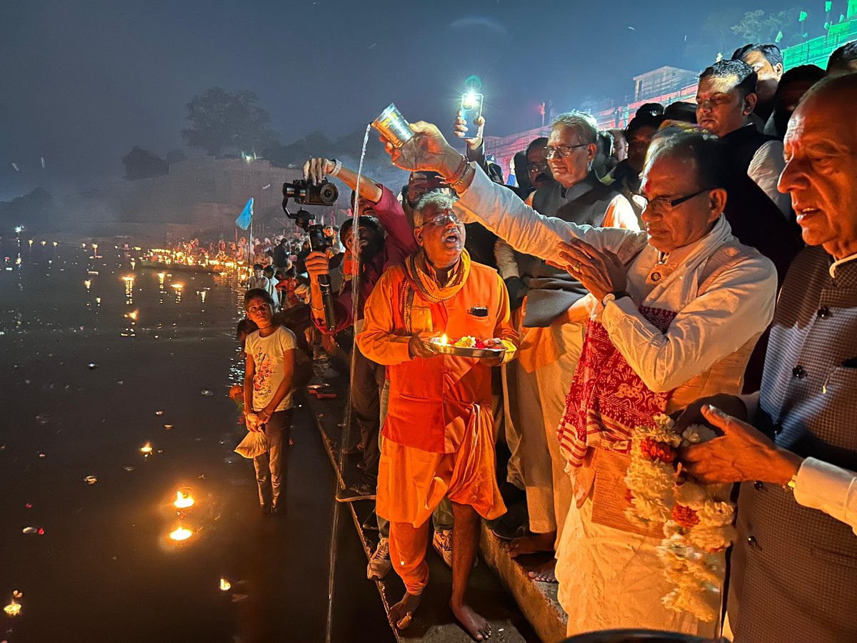 ChouhanShivraj's tweet photo. त्वदीय पाद पंकजम नमामि देवी नर्मदे! https://t.co/1ToYRVNHdV