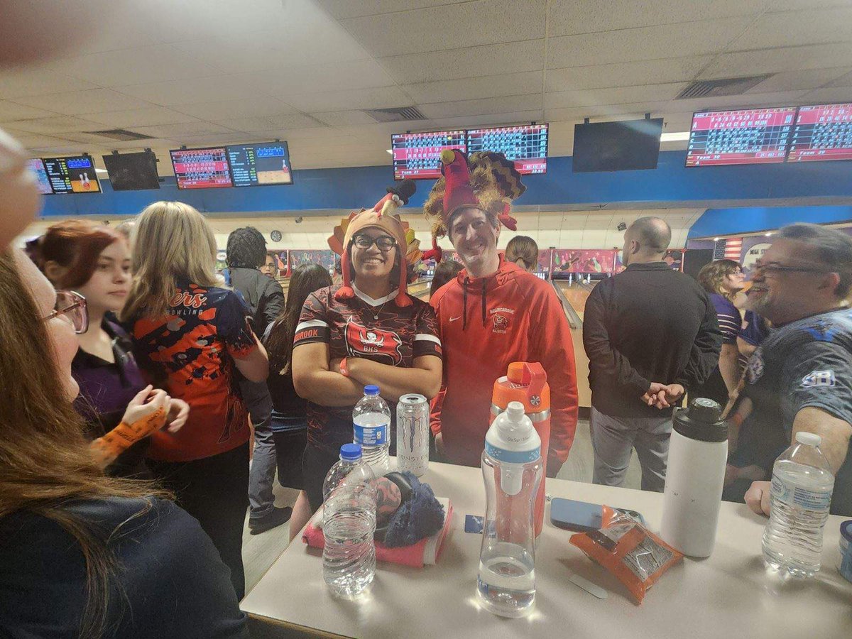 So apparently Shawna Fizer is having a heck of a game downstate at bowling … 3- strikes in a row the assitant coach wears the Turkey hat. 6 strikes the Head coach wears the hat …. Judging by the pictures she is having a game ! 🔥🔥🔥❎❎❎ @bowling_bhs #raiderpride