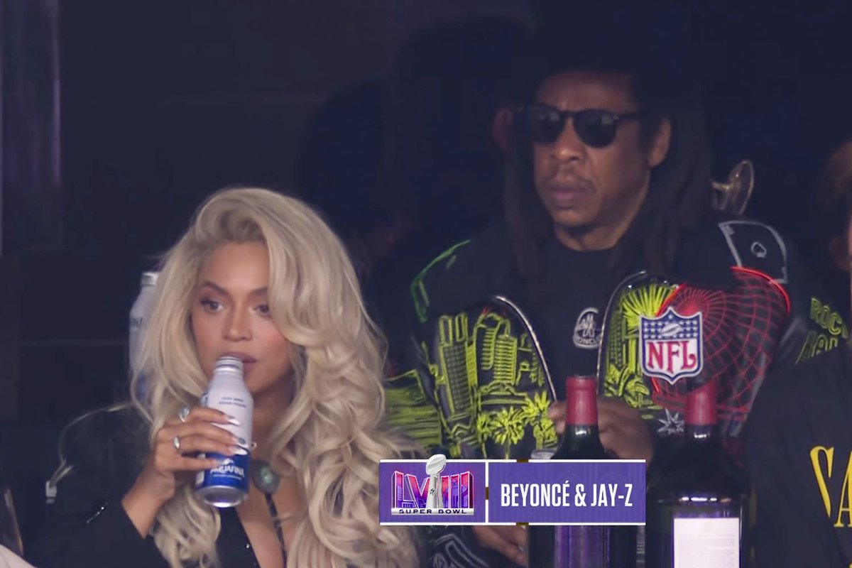 EvanKunze's tweet photo. Jay z always looks like he would just HATE to be tickled https://t.co/7mb8oOSYWH