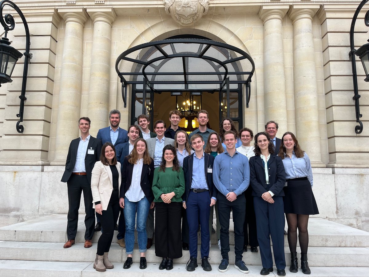 bo_feb's tweet photo. Wat is de tijd gevlogen! Het septemberklasje ‘23 sluit haar opleiding af in Parijs. Veel dank voor de gastvrije ontvangst en het inspirerende programma bij @NLenFrance @NLmissionOECD en @IEA https://t.co/6a4MpDQeWG