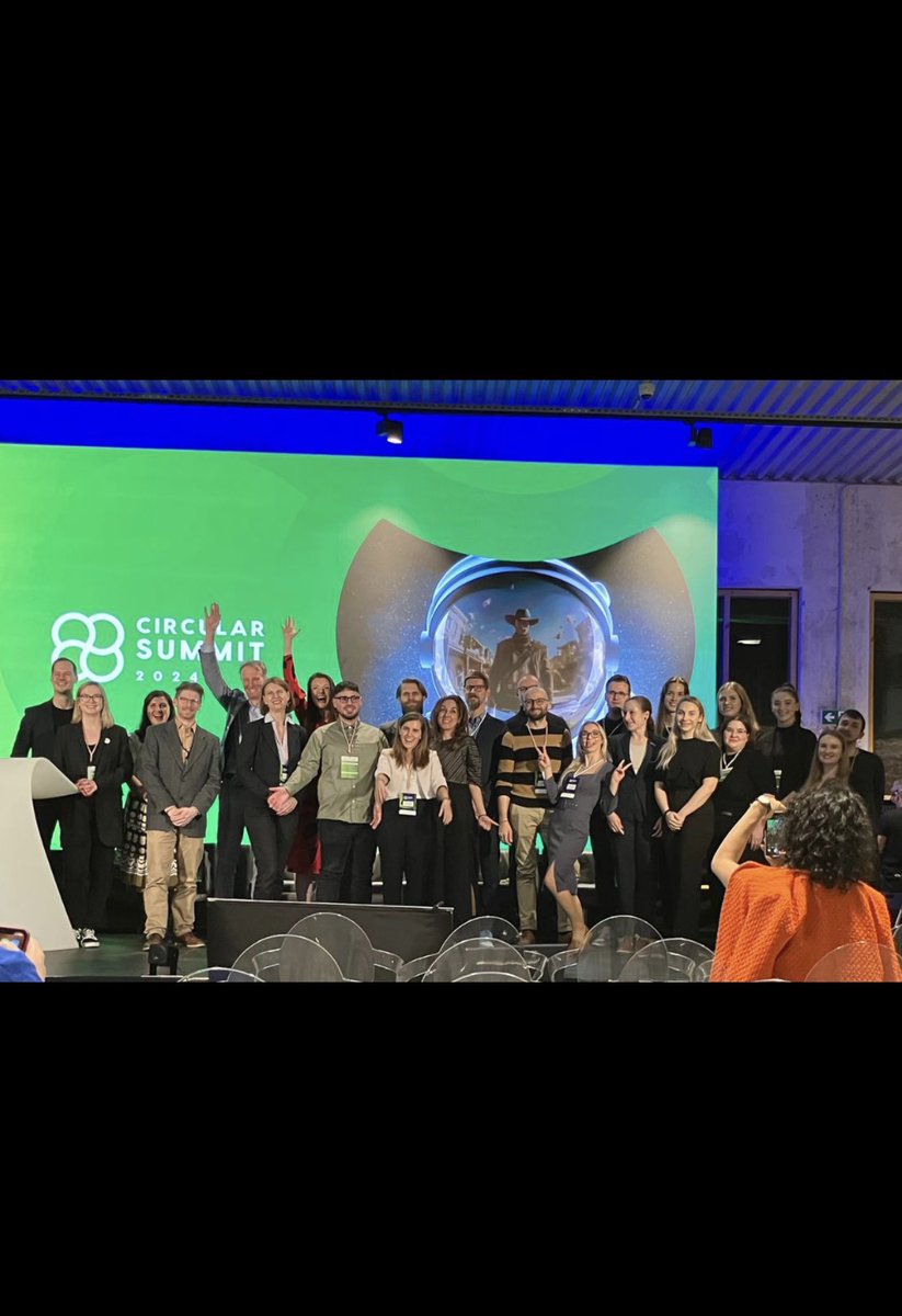 HlavacovaSim's tweet photo. 1. #circularsummit na Slovensku bol skvely - som velmi vdacna, ked sa mala Baterka dostane aj medzi velkych hracov 🙏 https://t.co/Jd1yLFSmv4
