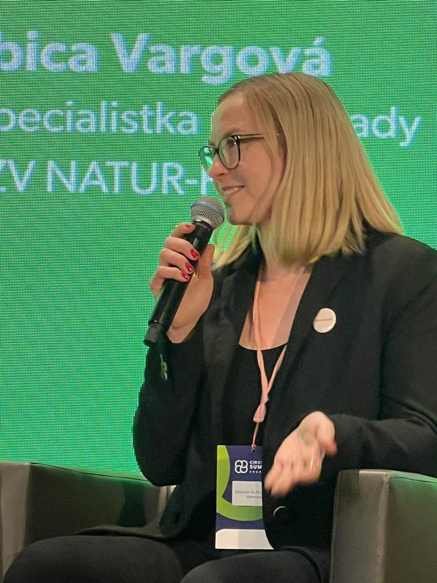 HlavacovaSim's tweet photo. 1. #circularsummit na Slovensku bol skvely - som velmi vdacna, ked sa mala Baterka dostane aj medzi velkych hracov 🙏 https://t.co/Jd1yLFSmv4