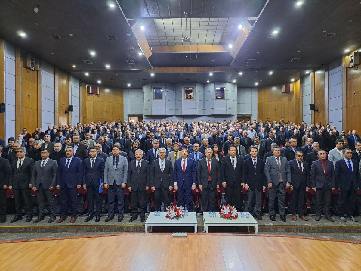 kayserimem's tweet photo. 📖Eğitim Değerlendirme Toplantısı

Personel Genel Müdürü Bülent Çiftci, Hukuk Hizmetleri Genel Müdürü Emir Hasan Arslantaş; Daire Başkanları Kadir Kaplan, Aziz Özdemir, İl Mili Eğitim Müdürümüz Bahameddin Karaköse, il ve ilçe eğitim yöneticileri katılımıyla gerçekleştirildi. https://t.co/4eQemqVEWV
