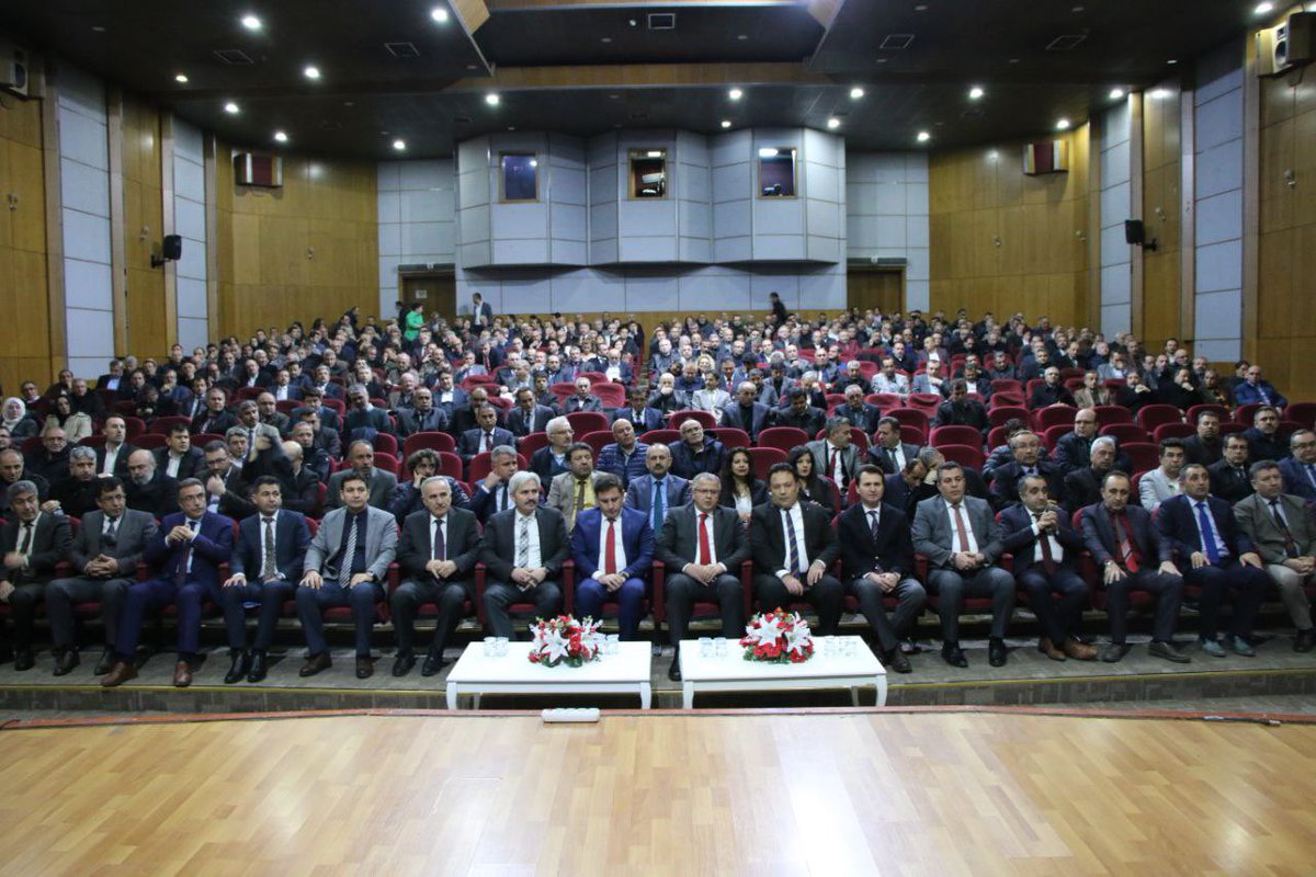 kayserimem's tweet photo. 📖Eğitim Değerlendirme Toplantısı

Personel Genel Müdürü Bülent Çiftci, Hukuk Hizmetleri Genel Müdürü Emir Hasan Arslantaş; Daire Başkanları Kadir Kaplan, Aziz Özdemir, İl Mili Eğitim Müdürümüz Bahameddin Karaköse, il ve ilçe eğitim yöneticileri katılımıyla gerçekleştirildi. https://t.co/4eQemqVEWV