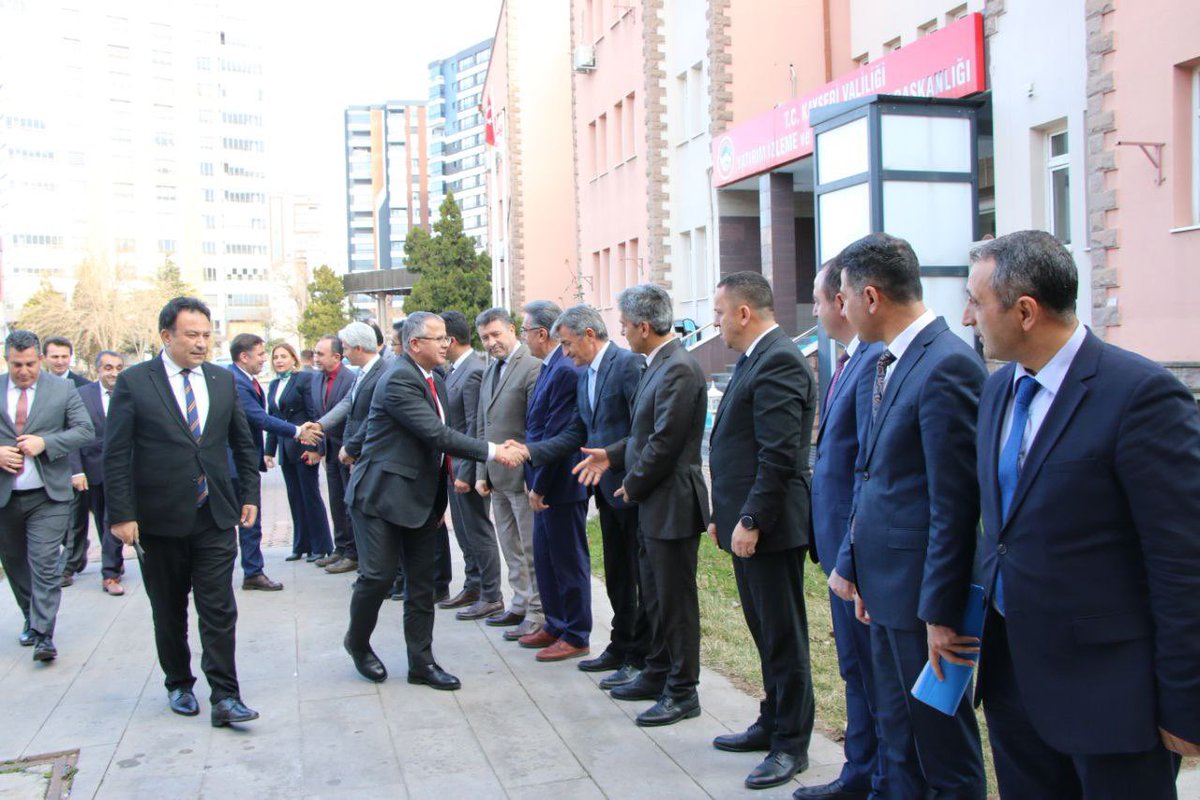 kayserimem's tweet photo. 📖Eğitim Değerlendirme Toplantısı

Personel Genel Müdürü Bülent Çiftci, Hukuk Hizmetleri Genel Müdürü Emir Hasan Arslantaş; Daire Başkanları Kadir Kaplan, Aziz Özdemir, İl Mili Eğitim Müdürümüz Bahameddin Karaköse, il ve ilçe eğitim yöneticileri katılımıyla gerçekleştirildi. https://t.co/4eQemqVEWV