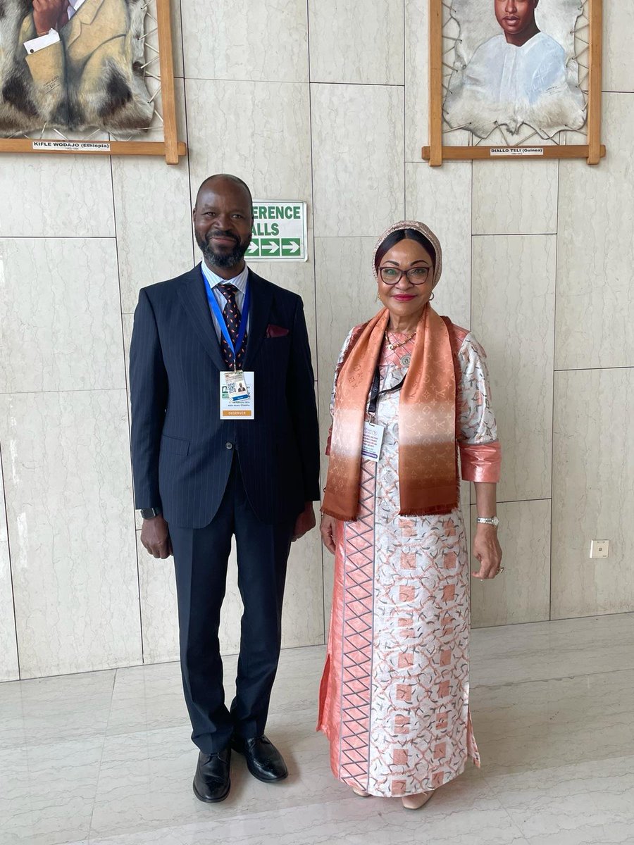 Delighted to meet the honourable @LeonelSacko, @_AfricanUnion Commissioner for Agriculture, Rural Development, Blue Economy and Sustainable Environment. Agreed on critical importance of educating our children on the environment and climate change. #ClimateEducation
