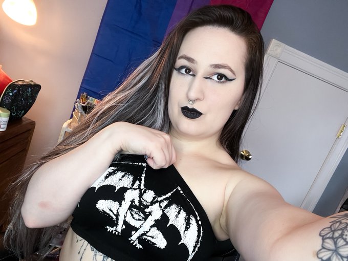 Some days I just need to be a demon 🖤🦇🖤 https://t.co/XdEOwbQWGq