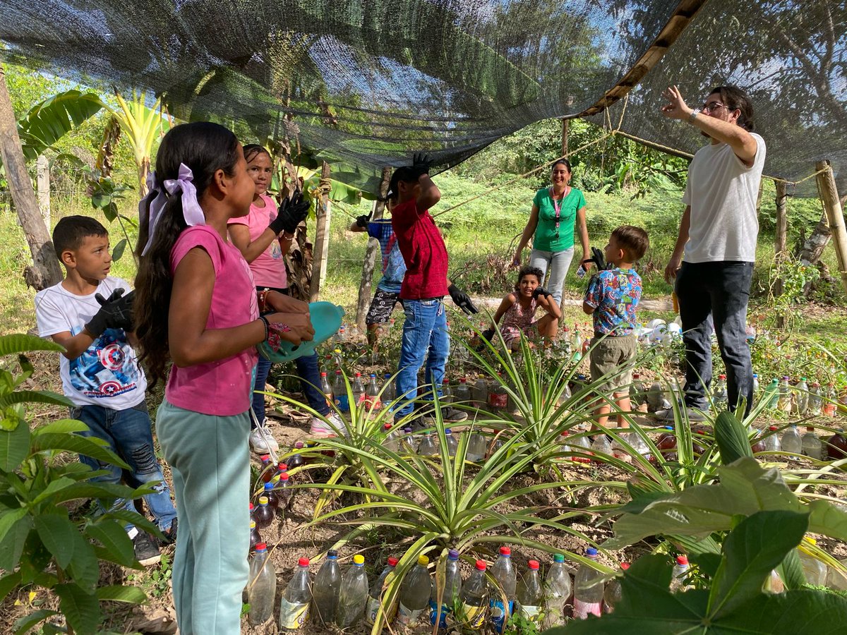 ICBFColombia's tweet photo. #ICBFenLasRegiones | A través de la estrategia: Iniciativas y experiencias comunitarias, promovemos entornos protectores y de cuidado para las niñas, niños y adolescentes de #Arauca, estimulando sus intereses y conocimientos desde la soberanía alimentaria, el arte y otros campos. https://t.co/APNa2gwiF4
