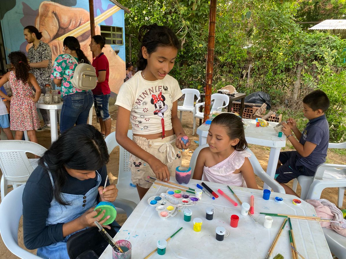 ICBFColombia's tweet photo. #ICBFenLasRegiones | A través de la estrategia: Iniciativas y experiencias comunitarias, promovemos entornos protectores y de cuidado para las niñas, niños y adolescentes de #Arauca, estimulando sus intereses y conocimientos desde la soberanía alimentaria, el arte y otros campos. https://t.co/APNa2gwiF4