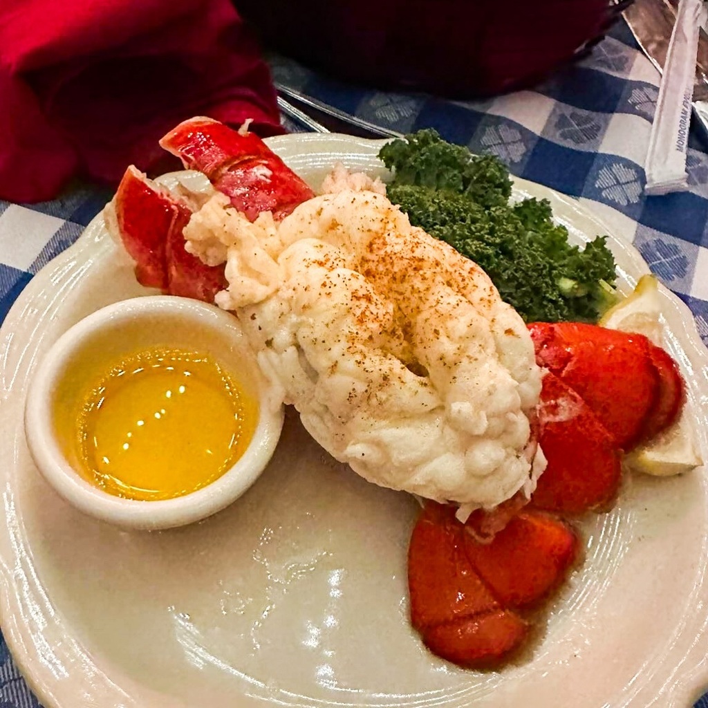 Word of the day: 𝐋𝐨𝐛𝐬𝐭𝐞𝐫𝐢𝐜𝐢𝐨𝐮𝐬 lob•ster’icious How you describe your first bite of your Angus Barn lobster dinner🦞 PC: @madi_jaynes24 instagr.am/p/C3ak4cALL2Q/