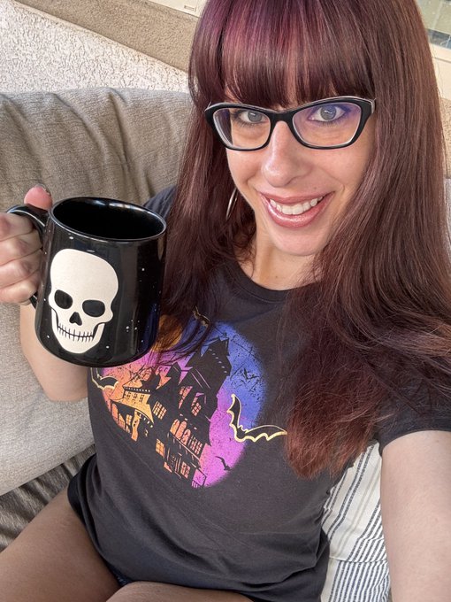 Hope everyone has a spooky day!! 🦇🖤💀 #shirtoftheday #FridayMotivation #spooky https://t.co/GRPASEcTA<a href="/tag/shirtoftheday"class="tags">#shirtoftheday</a><a href="/tag/spooky"class="tags"><span>#spooky</span></a><a href="/tag/fridaymotivation"class="tags"><span>#fridaymotivation</span></a>