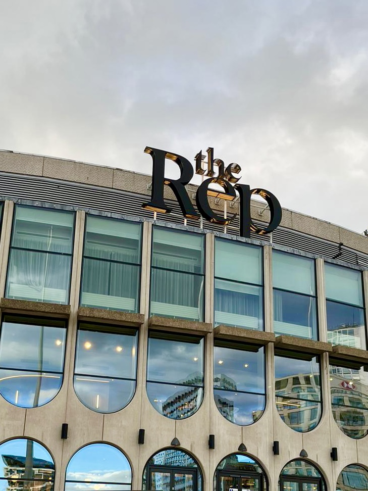 toldbyanidiot93's tweet photo. AD Paul has had a brilliant time meeting Bham based theatre makers in our #doctorssurgeries @BirminghamRep!
What's more, he topped off the visit with salt and pepper tofu at one of his favourite Brummie eateries.
All in all, a great day! https://t.co/97Dww4Sp1K