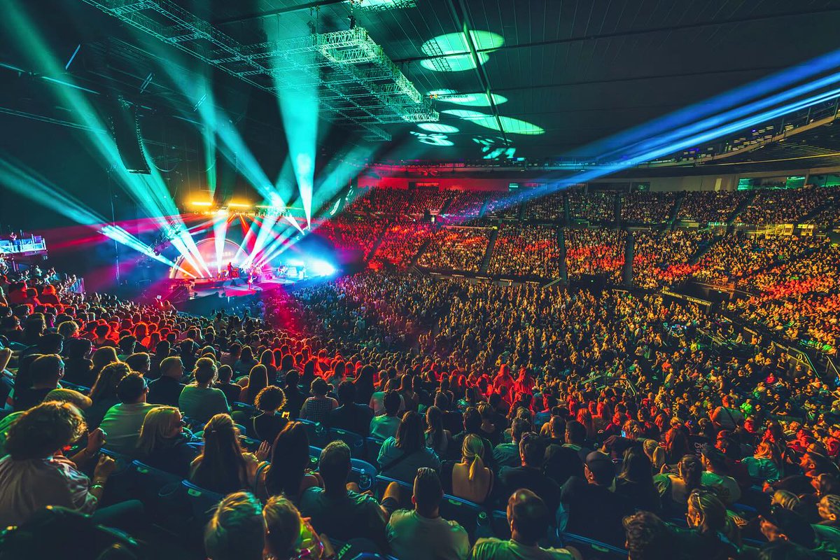 MatchboxTwenty's tweet photo. Thank you Melbourne!! 🇦🇺 
#SlowDreamTour https://t.co/FwDvNg77bf
