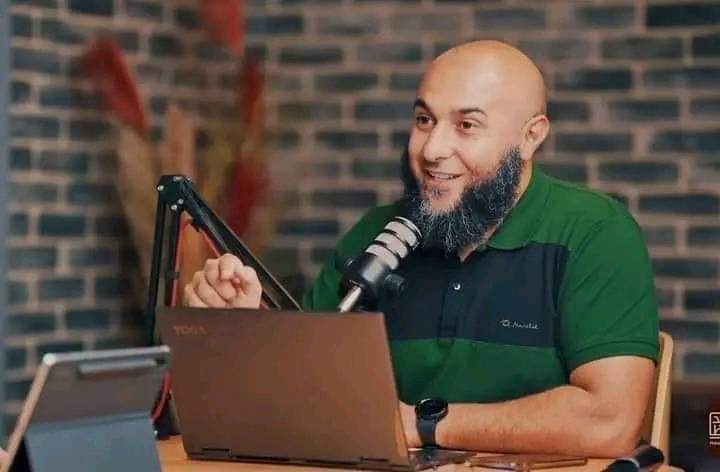 MElnaml's tweet photo. متحتقرش حد لمجرد إنه بيعمل ذنب غير الذنب اللي أنت بتعمله، كلنا عايشين بالستر.

- الدكتور/ محمد الغليظ https://t.co/2lGcAcDKey