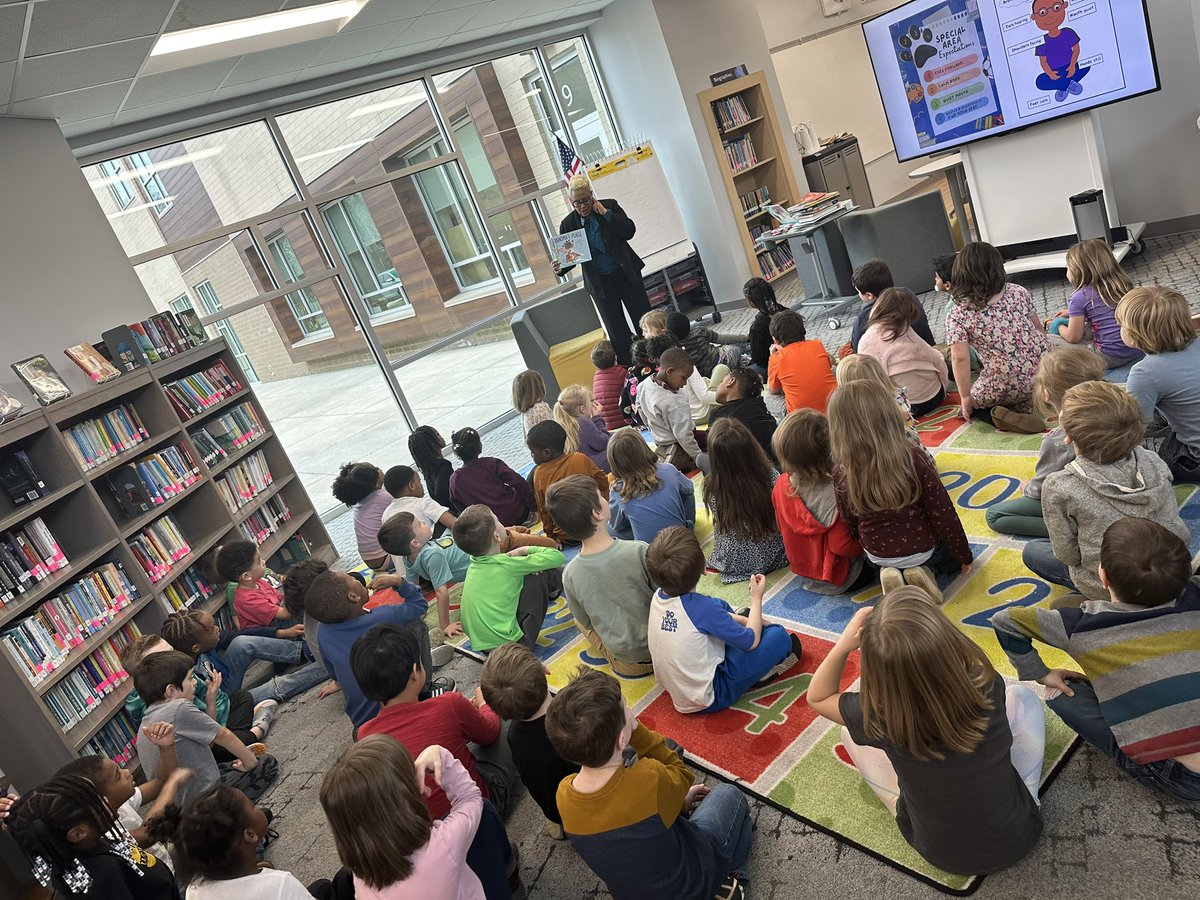 ClearwaterElem's tweet image. Thank you, Dr. Pettigrew for coming to read a great story for some of our kindergarteners. It was great having you! #guestreader @msdwt
