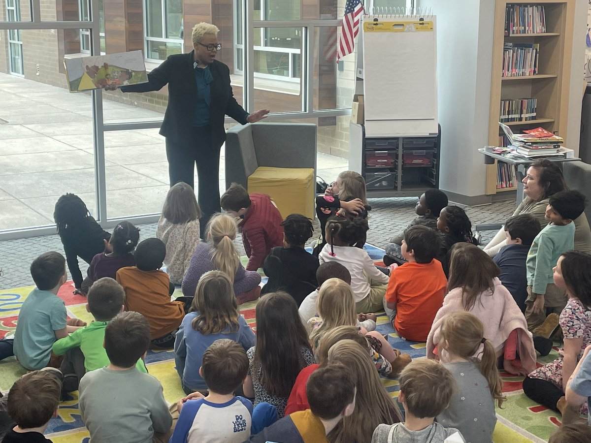 ClearwaterElem's tweet image. Thank you, Dr. Pettigrew for coming to read a great story for some of our kindergarteners. It was great having you! #guestreader @msdwt