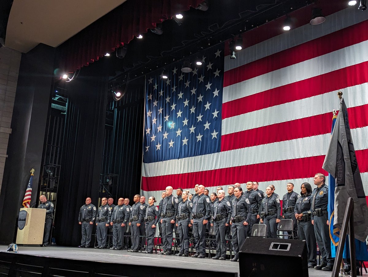 FBILasVegas's tweet photo. Congratulations to our newest law enforcement partners & thank you for choosing to serve and protect our city. ASAC Schwartz was honored to attend the Vegas Valley Police Academy yesterday. #CCSDPD @NLVPD https://t.co/4arHKgSksl