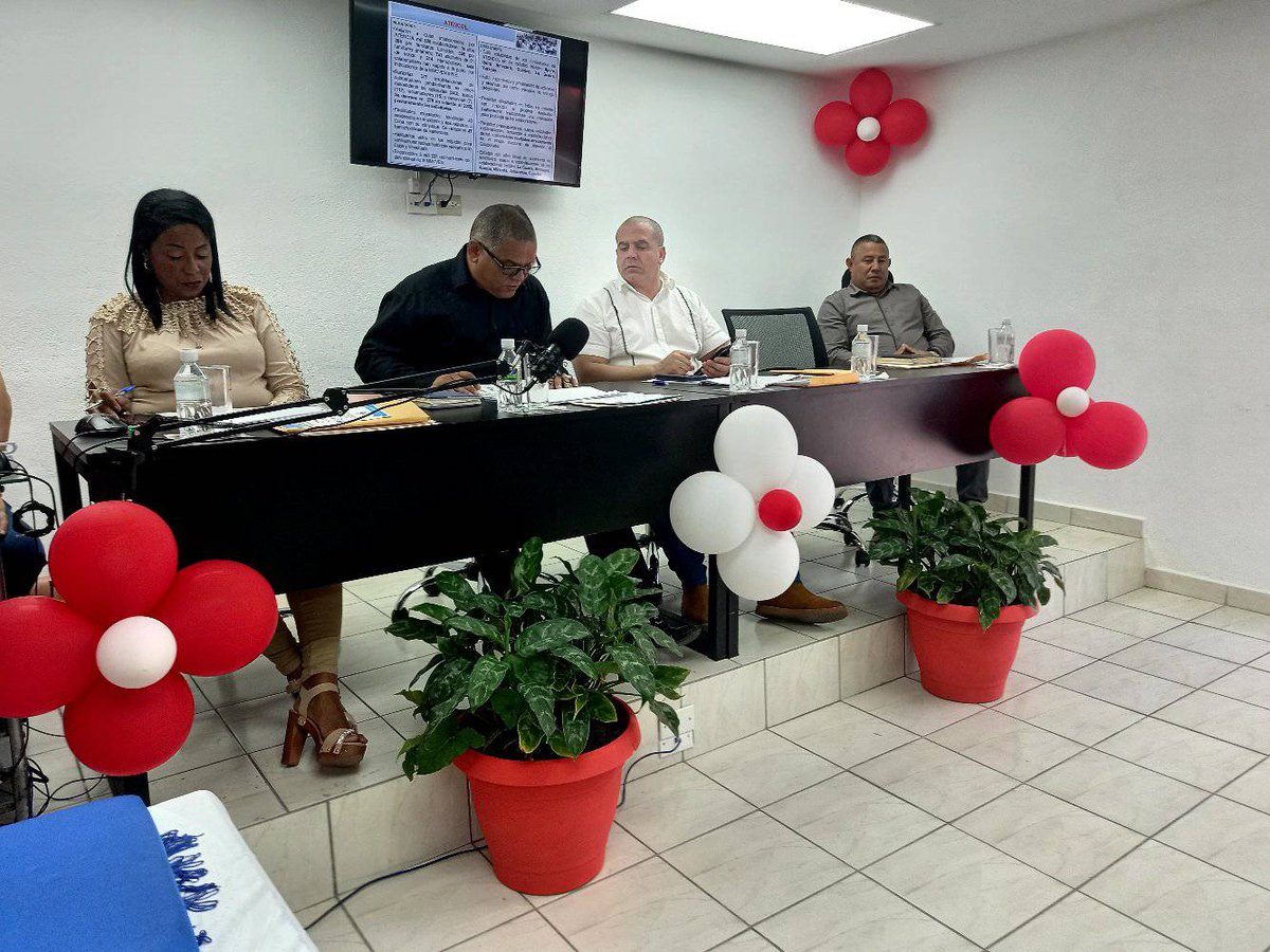 Por obtener mejores resultados en la atención al pueblo venezolano, se realiza Balance del trabajo del año 2023,  de  la Vicejefatura Primera de la MMCVEN. Presidido por el Dr.Yusleivy Martínez Carmona Jefe de la Misión Médica Cubana en Venezuela
#CubaPorLaVida #CubaCoopera