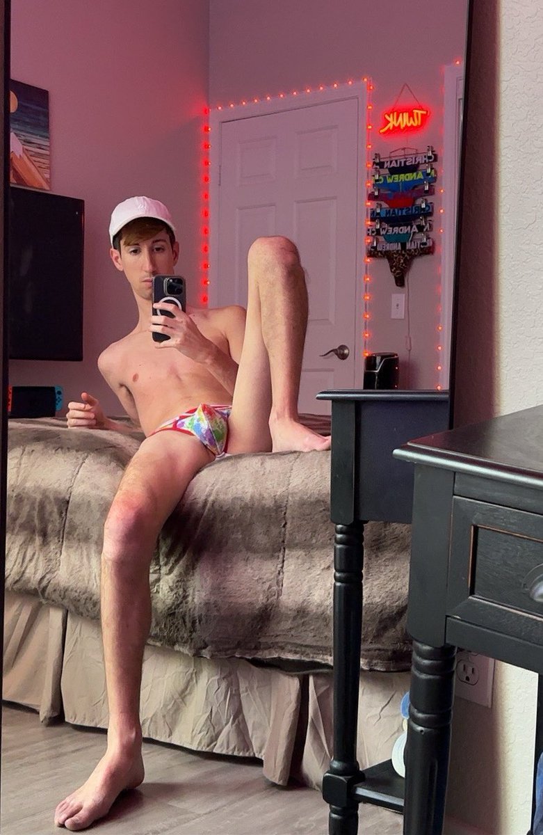 redhairedtwink's tweet photo. Who’s ready for a fun weekend? 

#twink #feet #bulge #underwearlover #briefs #briefsbulge #twinks https://t.co/dxgYz72hrF
