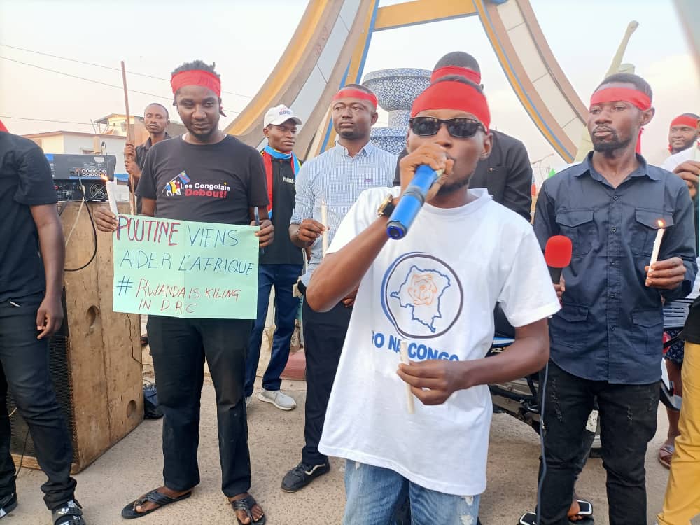 Jmkjoelmbiya's tweet photo. À #Kisangani, nous nous sommes réunis le jeudi 15 février au rond-point du canon dans un rassemblement populaire pour condamner fermement les massacres de nos compatriotes dans l'Est du pays, et exiger avec force le retour à la paix
@ONU_fr 
@_AfricanUnion 
@UEenRDC 
@filimbi243 https://t.co/rkLtdjuFRL