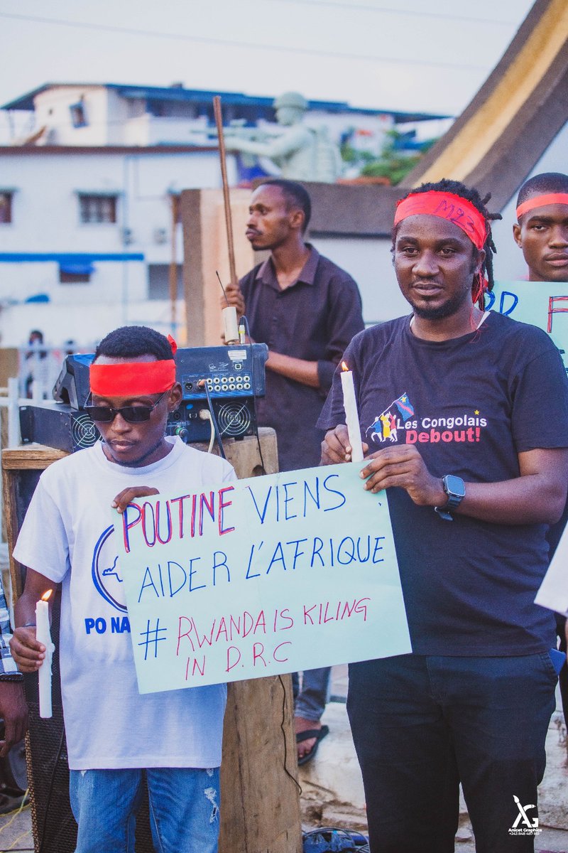 Jmkjoelmbiya's tweet photo. À #Kisangani, nous nous sommes réunis le jeudi 15 février au rond-point du canon dans un rassemblement populaire pour condamner fermement les massacres de nos compatriotes dans l'Est du pays, et exiger avec force le retour à la paix
@ONU_fr 
@_AfricanUnion 
@UEenRDC 
@filimbi243 https://t.co/rkLtdjuFRL