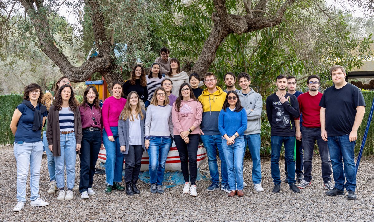 📸Having fun together during the @Echavarren_Lab's last traditional #Calçotada in #Tarragona 🥂🥳🍖☀️@ICIQchem