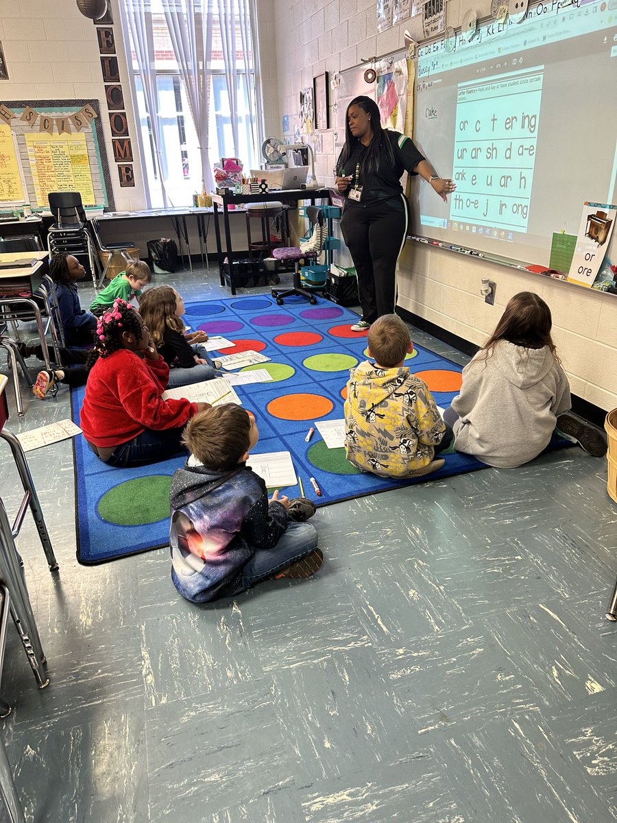 WesleyTabatha's tweet photo. Timber Ridge Elementary has a ROCK STAR 2nd grade team! Grade level data was collected and analyzed! Students were grouped based on their need and teachers provided tailored instruction to meet those needs! #WeMoveKids #WinningforKids #TitanStrong https://t.co/d8B7y2cKSQ