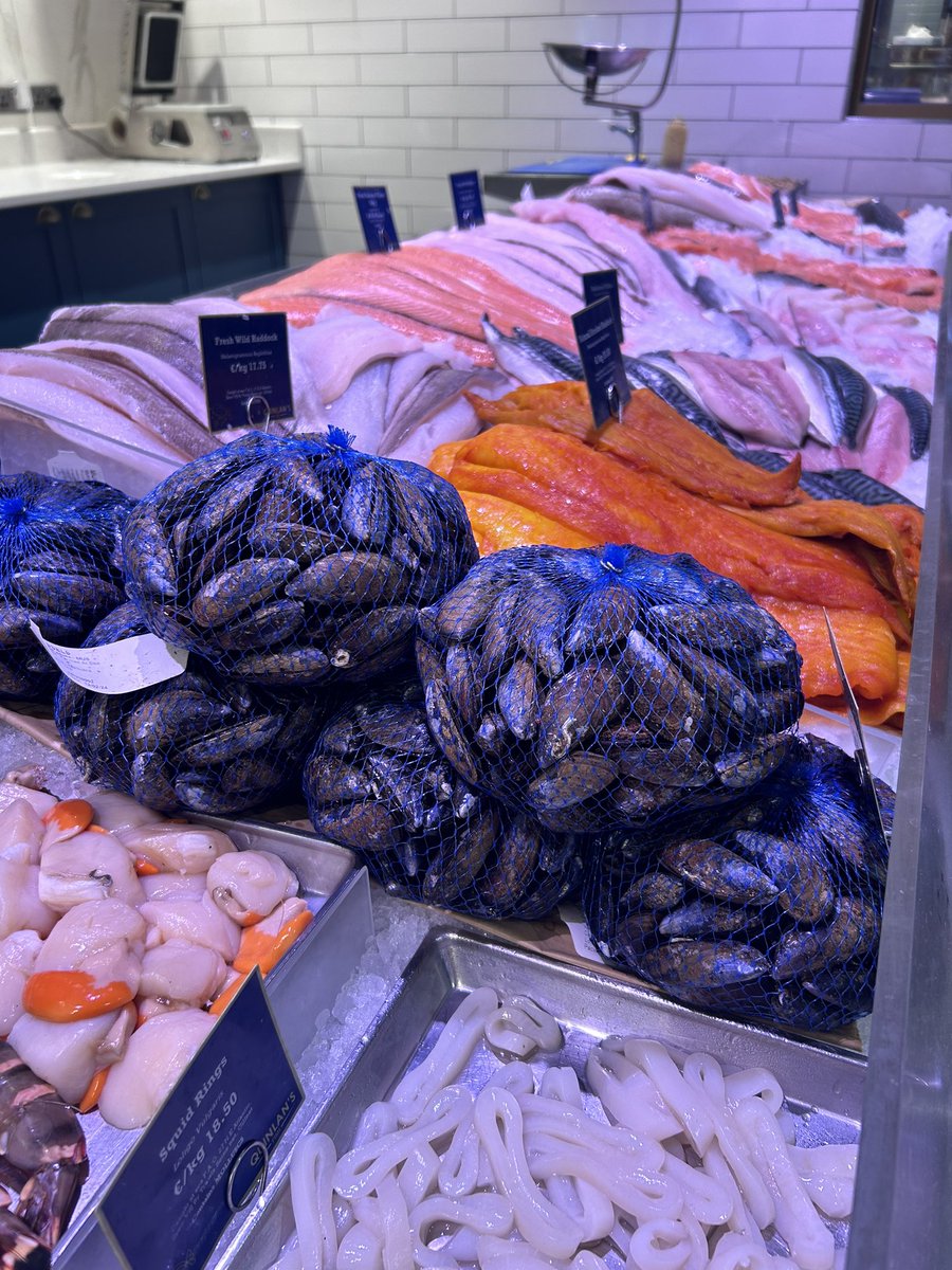 QuinlansFish's tweet image. Happy #FreshFishFriday 🐠💙 Brilliant Selection in Quinlan’s Dunnes Stores NCR Tralee today! We are expanding our Pre Packed/Ready To Go Meals! Is there anything you would like us to add to our selection? 🐟🐟 #OpenToSuggestions