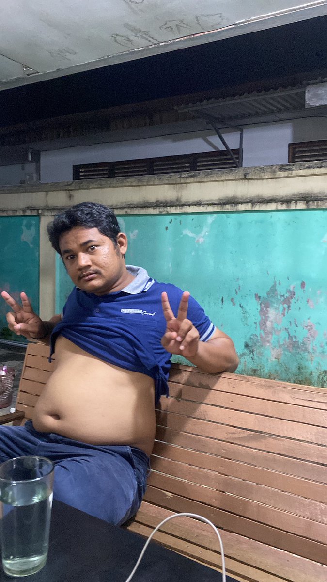 teukujiaaa's tweet photo. pesona cowo yang kakinya ukuran 40 suka kebalik antara ukuran kaki sama umur https://t.co/rxcRQr5Cjc