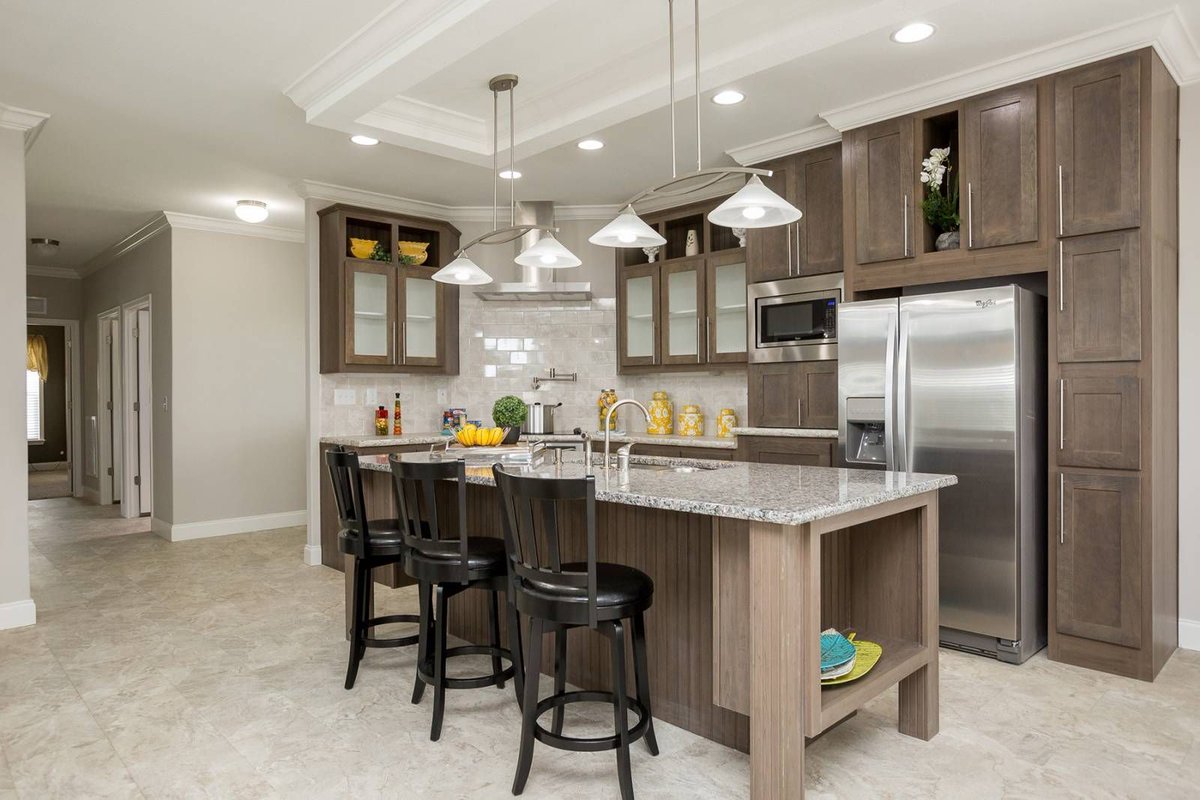 🍳✨Explore a kitchen where design meets function 

Modern appliances, inviting island for gatherings, elegant hanging lights, and stylish tile backsplash. 

Your dream culinary space awaits at buff.ly/3TX2Bxu