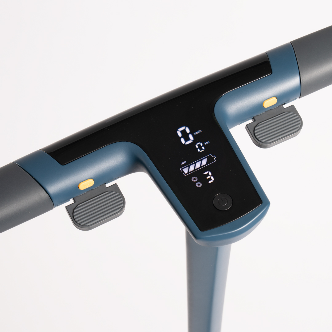 unagiscooters's tweet image. Premium, portable, and award-winning.⁠
⁠
The Voyager takes you further, with more power, twice the range, and “smart” features from its integrated mobile app like remote lock/unlock, accurate “distance to empty” stats, and more.⁠
⁠
#MoveSmarter⁠