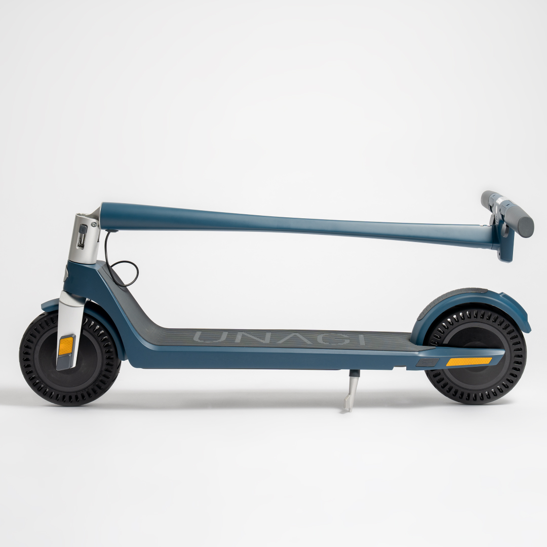 unagiscooters's tweet image. Premium, portable, and award-winning.⁠
⁠
The Voyager takes you further, with more power, twice the range, and “smart” features from its integrated mobile app like remote lock/unlock, accurate “distance to empty” stats, and more.⁠
⁠
#MoveSmarter⁠