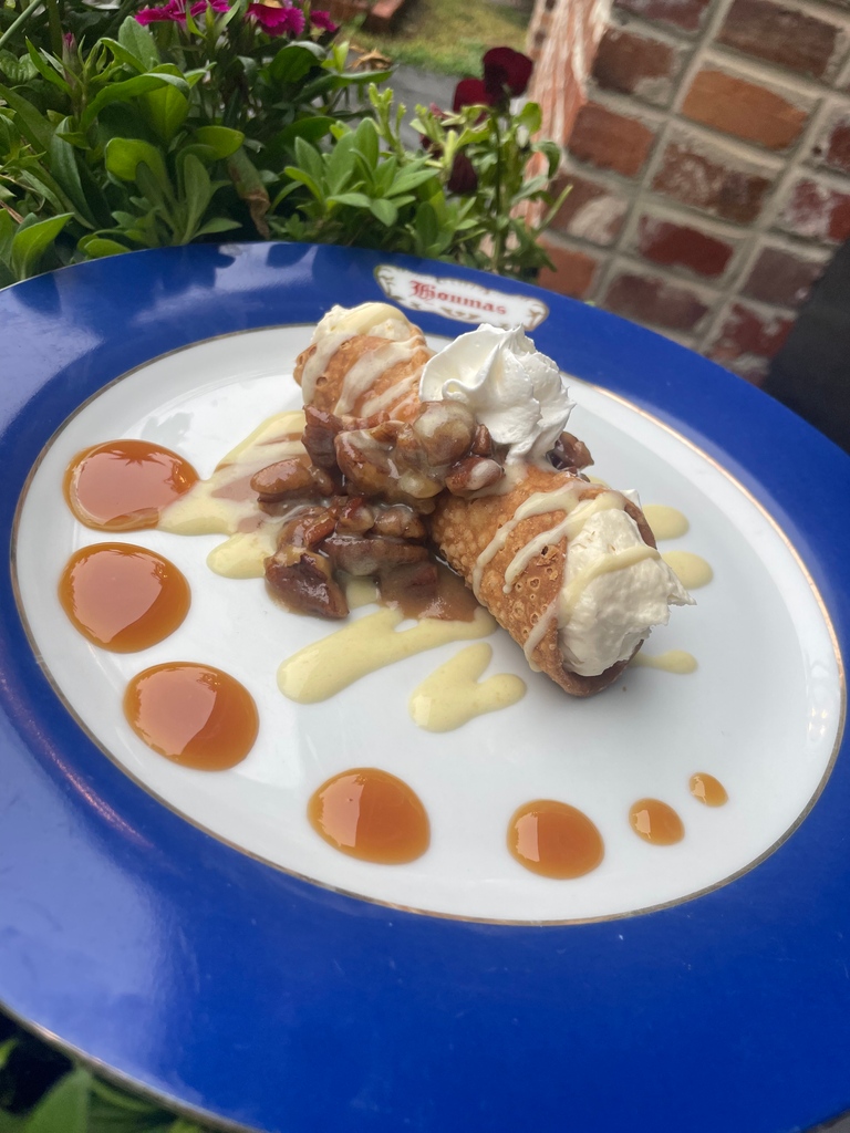 Our Carriage House restaurant is serving a new dessert this week, a Praline Cannoli. Come Check it out! 

#HoumasHouse #CarriageHouse #newdessert