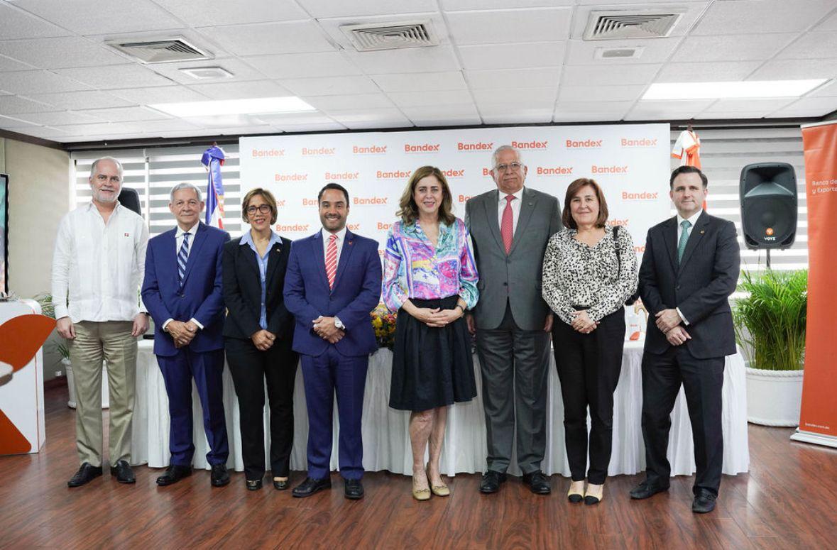 BancoUnionDO's tweet photo. #Repost .... @bandex.rd 
....
BANDEX anuncia financiamiento de RD$1,500 millones para impulsar las Pymes en el país. Juan Mustafa, gerente general, informó que el propósito principal de este programa es proporcionar recursos financieros a las #Pymes
#BandexDesarrollo #BancoUnión https://t.co/Jt2K4NpUdO