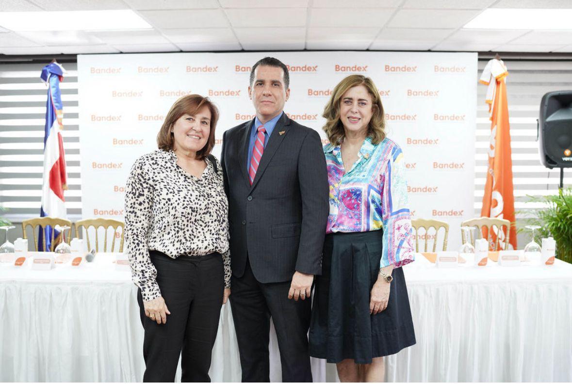BancoUnionDO's tweet photo. #Repost .... @bandex.rd 
....
BANDEX anuncia financiamiento de RD$1,500 millones para impulsar las Pymes en el país. Juan Mustafa, gerente general, informó que el propósito principal de este programa es proporcionar recursos financieros a las #Pymes
#BandexDesarrollo #BancoUnión https://t.co/Jt2K4NpUdO