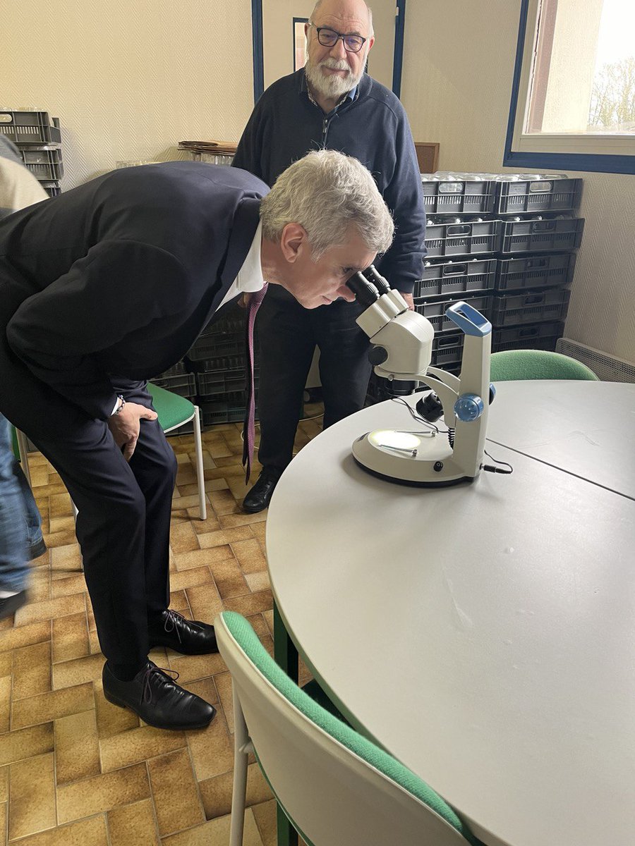 phfrei's tweet photo. #Couternon | Échanges avec la Maire, Martine Demaure sur les projets de la commune, puis rencontre avec Michel Prost, directeur du laboratoire LaraSpiral qui apporte expertise et analyse de pointe dans des domaines d’avenir comme l’#agroécologie et les #bioressources ! #circo2103 https://t.co/Efm3houLjZ