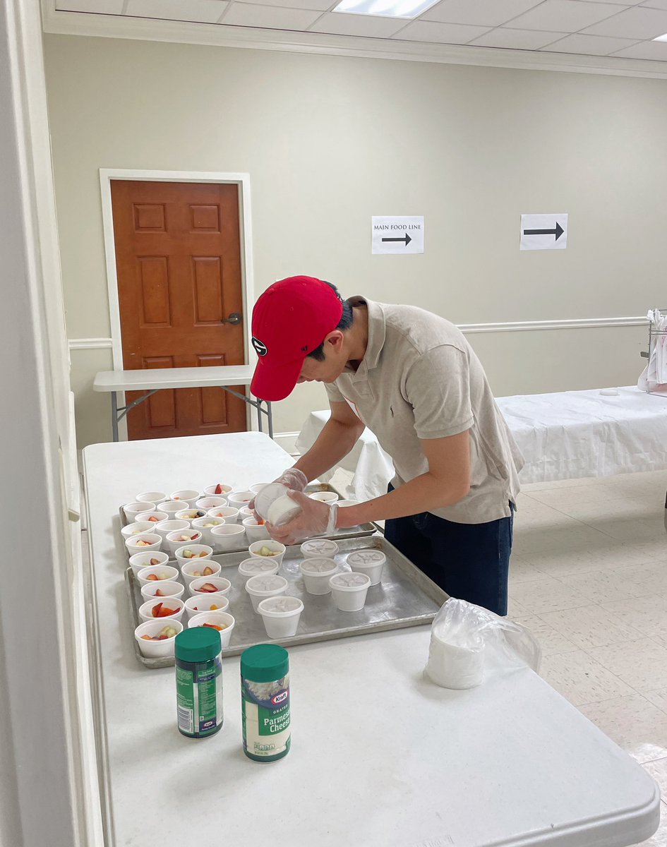 rachelfarm04's tweet photo. Because @TPUSA is more than just a political club 🫶🏼

Incredible to see University of Georgia @tpusastudents serve at a local soup kitchen this week!

Making a difference on campus AND in their communities 👏 #ChaptersChangeTheWorld 🌎 https://t.co/1QOYCUNxT9