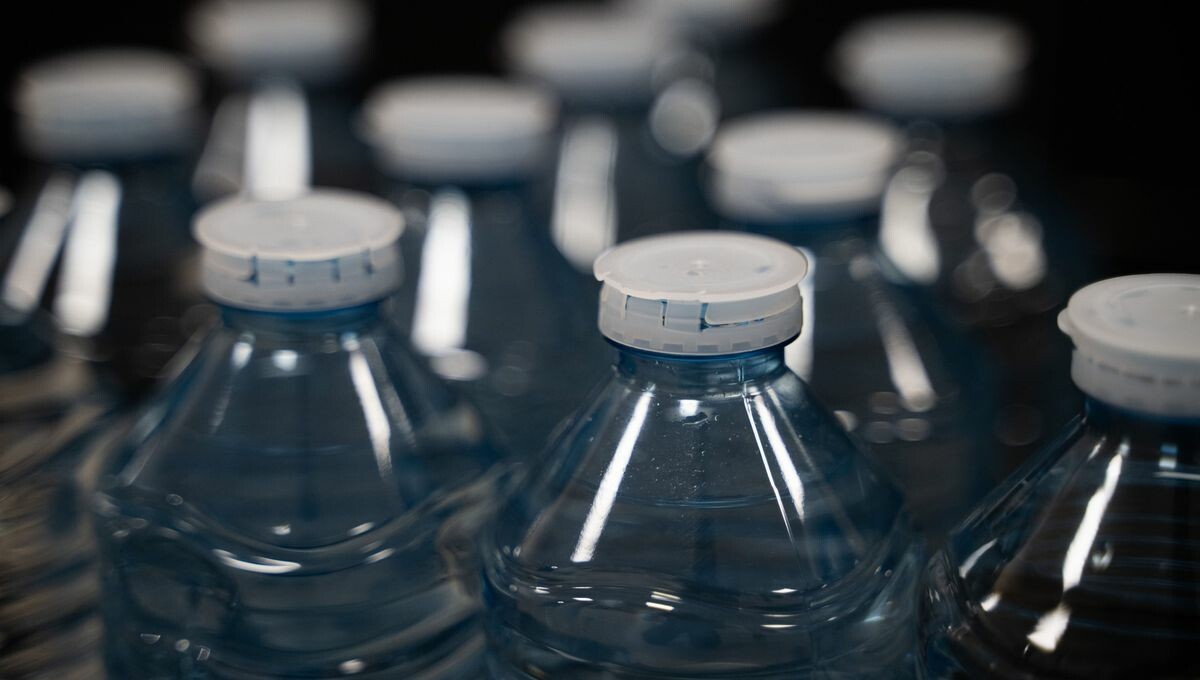 icipoitou's tweet photo. L'eau de source de la Fiée des Lois, embouteillée à Prahecq, retirée de la vente à cause d'un pesticide #DeuxSèvres
➡️ https://t.co/9Jq2sJ03Gl https://t.co/KJ9AQQoR5h