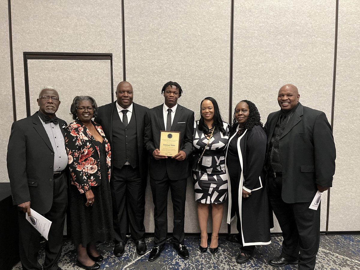EastBayHS's tweet photo. Congrats to Emanuel White on being recognized as a Scholar Athlete by the National Football Foundation! https://t.co/9OBKVOWE3k