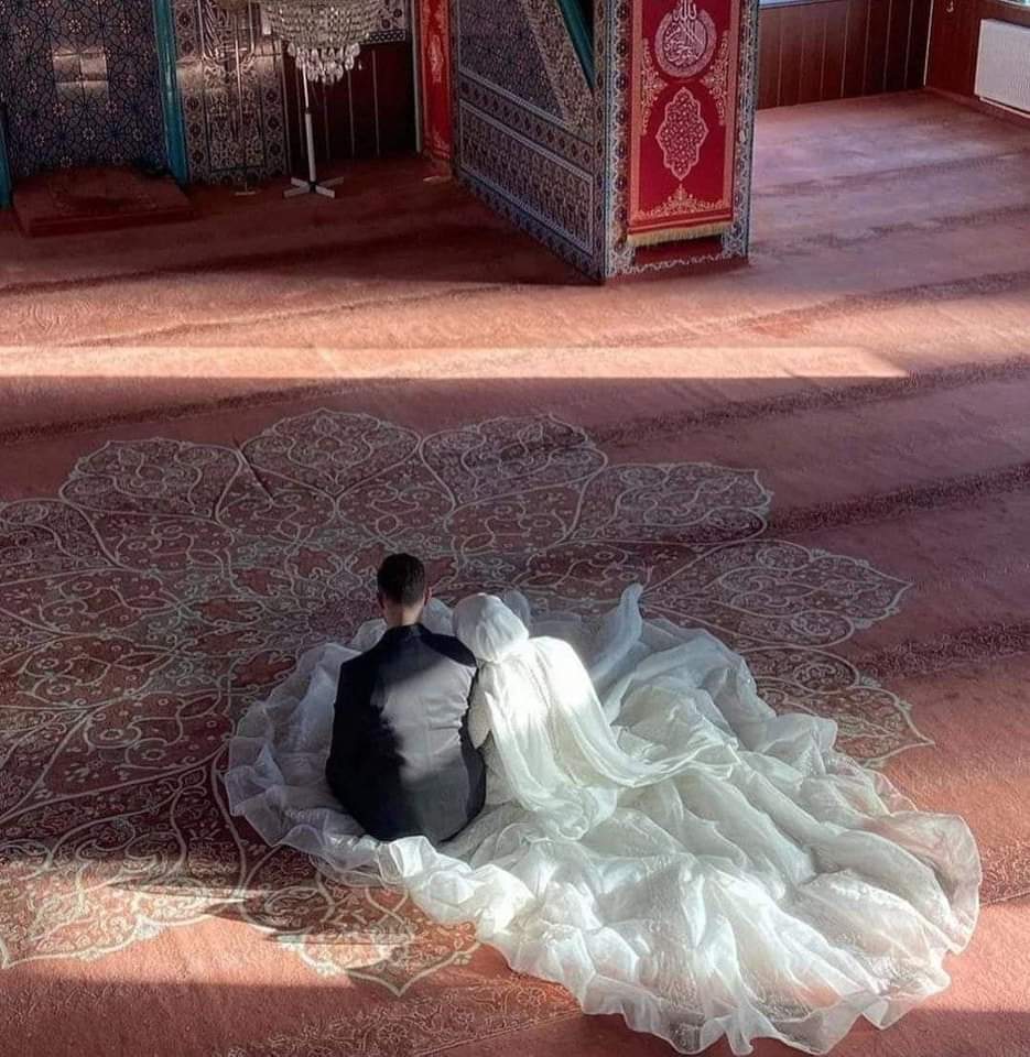 A_deeb5's tweet photo. "ودَعوتُ رَبِّي أن يُلملِمَ شَملنَا
 فِي هذهِ الدُّنيا وفِي الجَنَّاتِ." https://t.co/Gv1ev4QlMj