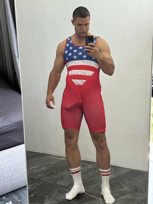 Rt if u can make me hard 🦾🤼 https://t.co/NvAvBFKnWl