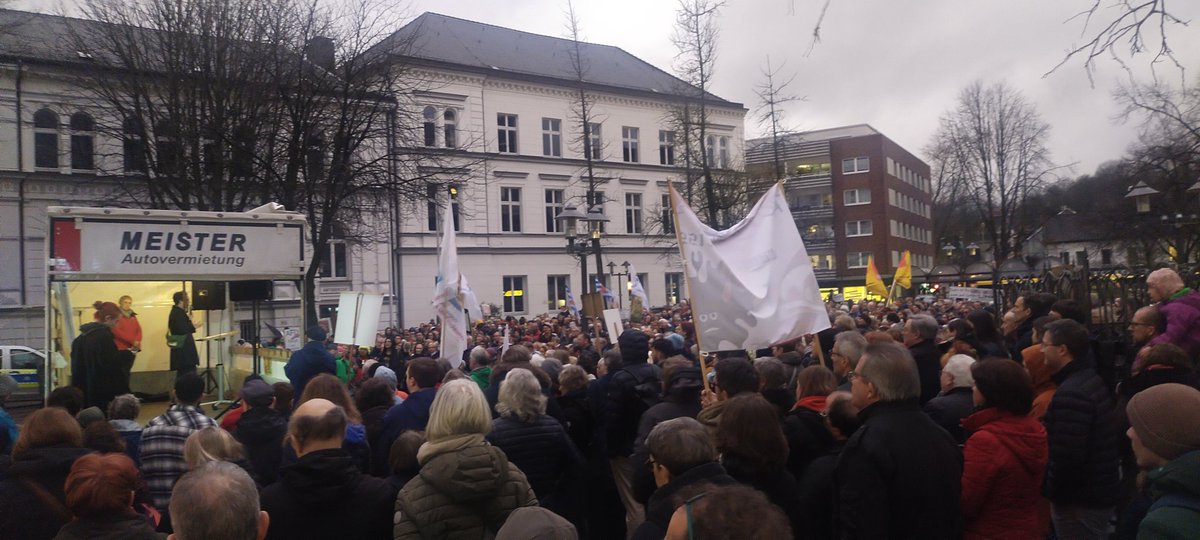 EinsSimon's tweet photo. #Danke an die 700 Personen, die bei #Afdnee in #EssenSteele dabei waren. Einfach Krass https://t.co/9FQIutNuRJ