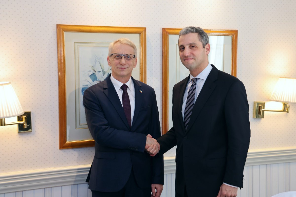 GovBulgaria's tweet photo. The US Department of Homeland Security is actively supporting Bulgaria to join the Visa Waiver Program. This was stated by #DHS Under Secretary Robert Silvers when he met with Prime Minister Acad. Nikolai #Denkov within the #MunichSecurityConference https://t.co/0Lq2m6Rntf