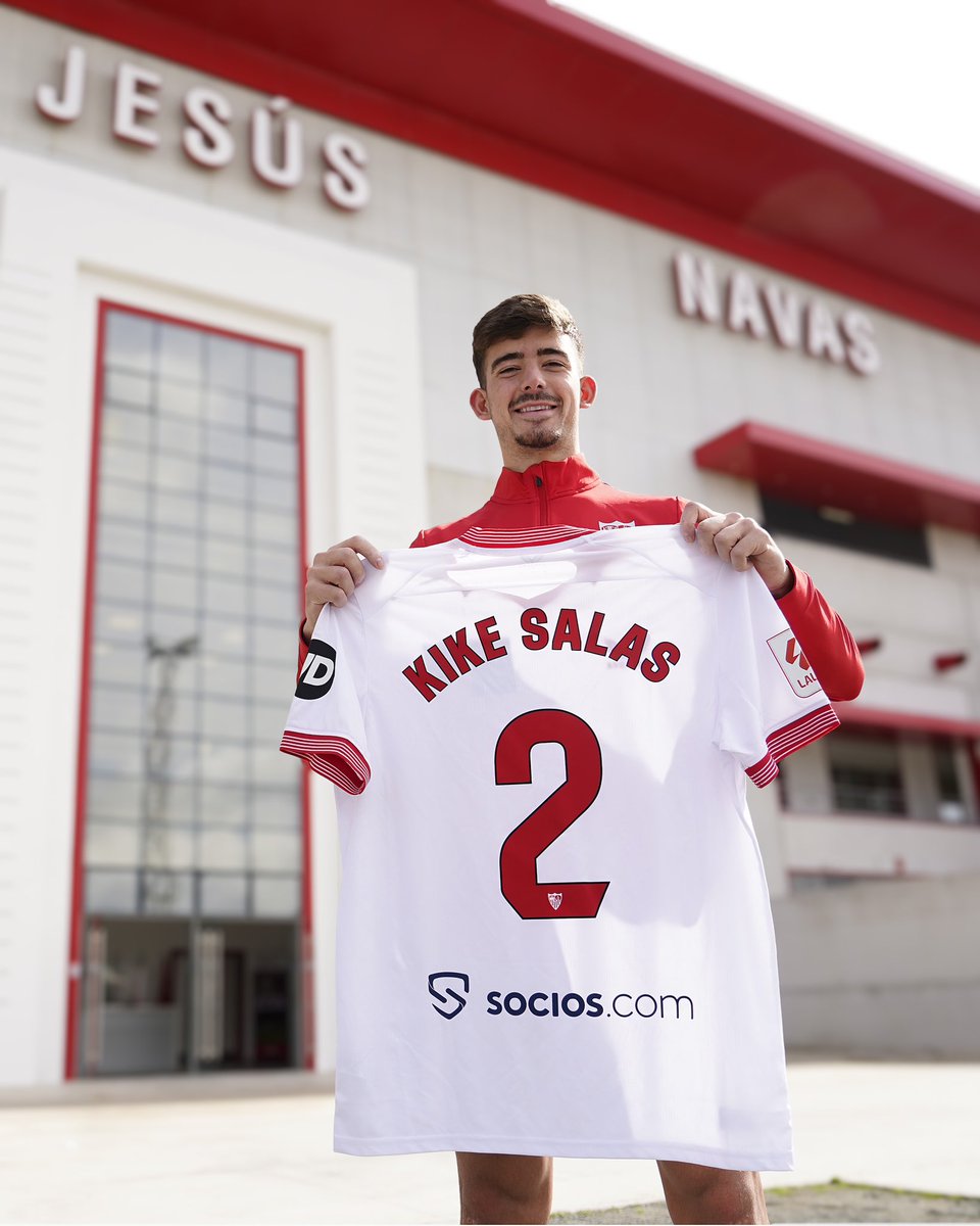 SevillaFC's tweet photo. ¡Enhorabuena por tu primer dorsal con el primer equipo y la vuelta a una convocatoria, Kike! 😍2️⃣🔙

#ValenciaSevillaFC https://t.co/QBrdCXkBT5