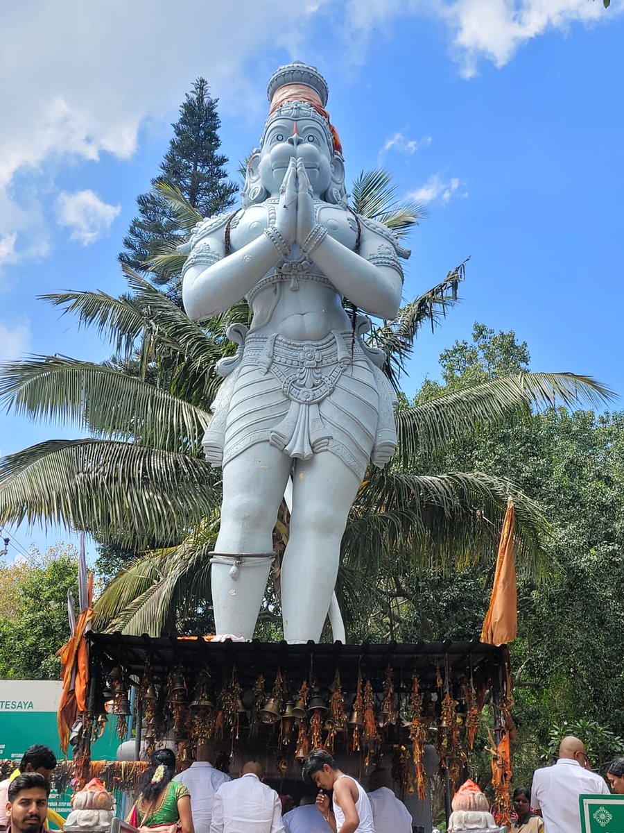 Quick stop for Hanuman's blessings on the way to the ancient Sri Venkateswara Temple, dedicated to Lord Vishnu.

Mark your calendars for our India retreat in October 2024. 🙏🇮🇳

#cosminmahadevsingh #RYK #spiritualretreat #indiaretreat #yogaretreat #meditationretreat #Hanuman