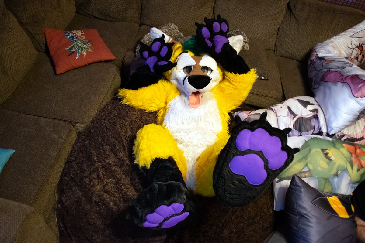 Come and cuddle or maybe you would like a closer look of my paws~ #furry #fursuit #fursuitfriday #furryfandom 📸 @Pyxle8ted_Bytes